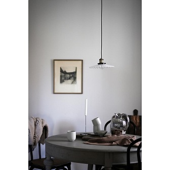 Szklana loftowa lampa stożek Cobbler biała 25cm nad stołem
